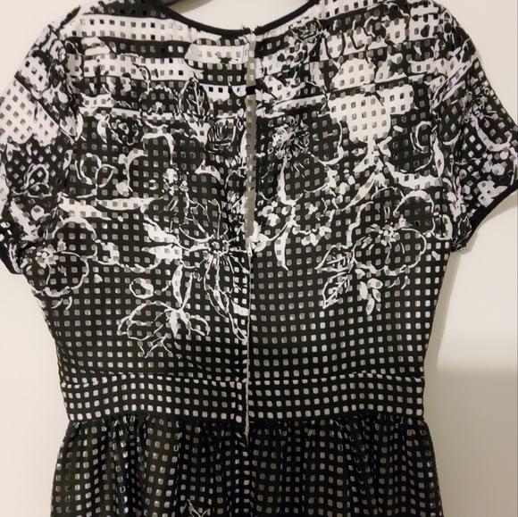 GABBY SKYE BLACK/WHITE FLORAL SHORT SLEEVE EYELET FIT & FLARE SCOOP NECK  SIZE 8 - Picture 8 of 12